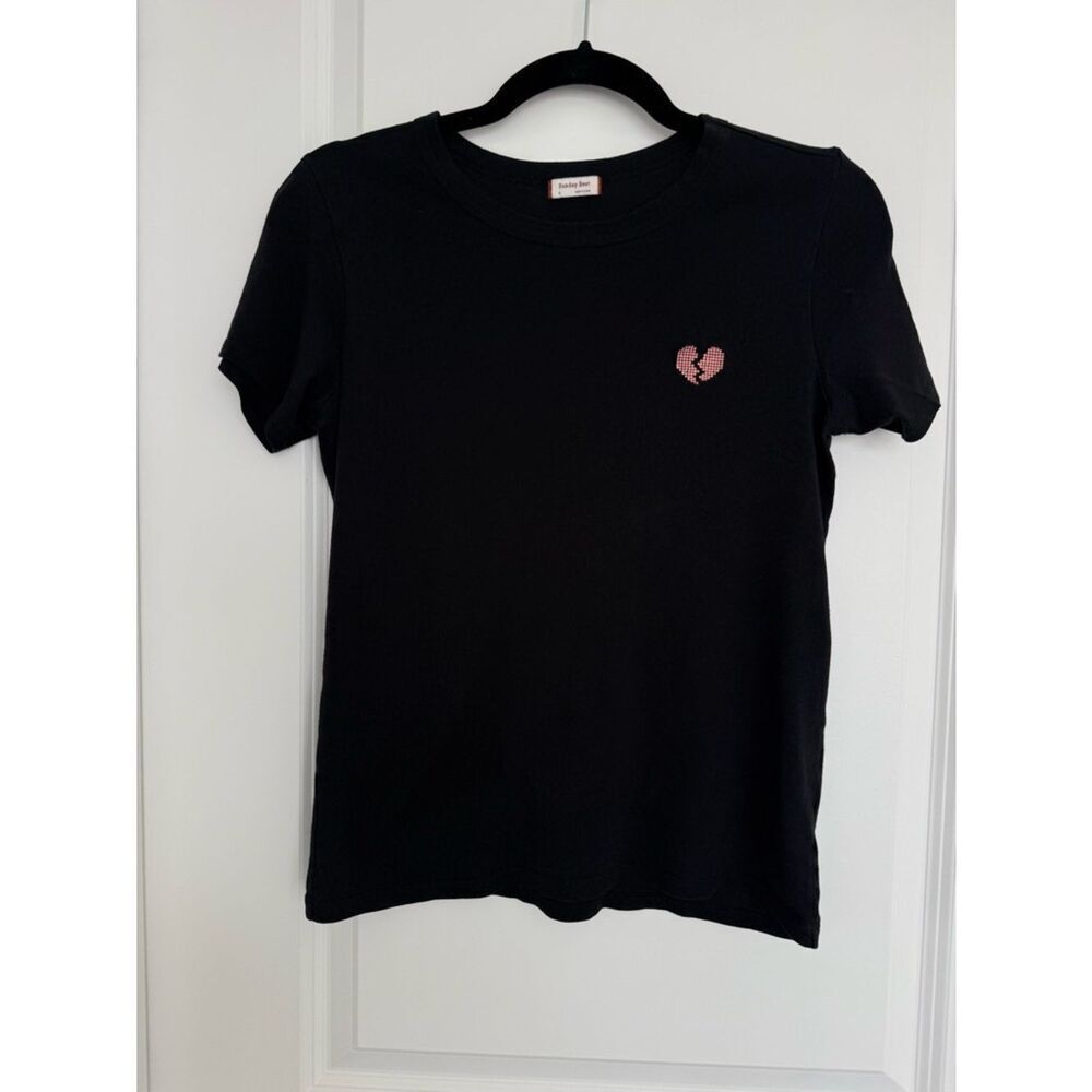 SUNDAY BEST | Black tee with embroidered heart - Size small